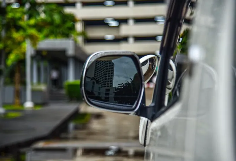 Side Mirrors in Vehicle